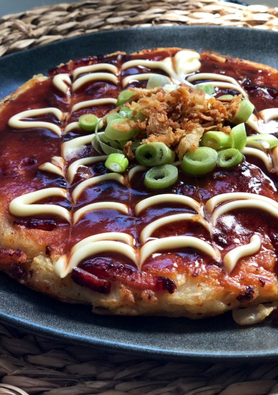 Una foto de Okonomiyaki fácil