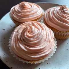 A picture of Rose Jam Cupcakes.