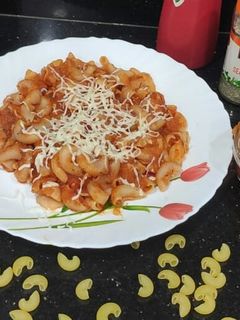 રેડ સોસ પાસ્તા (Red Sauce Pasta Recipe In Gujarati) રેસીપી મુખ્ય ફોટો