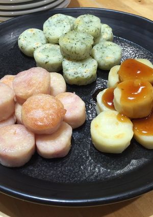A picture of Three colors Imo-mochi (Potato rice cake).