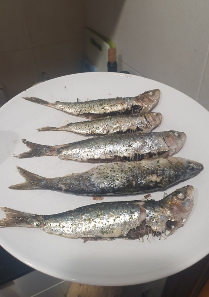 Una foto de Sardinas al horno con ajo y perejil