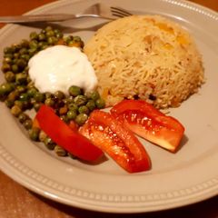 A picture of Egg-fried rice with crispy peas.