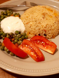 A picture of Egg-fried rice with crispy peas.