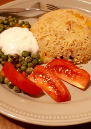 A picture of Egg-fried rice with crispy peas.