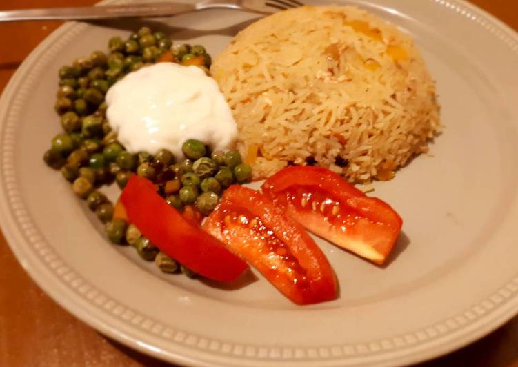 Egg-fried rice with crispy peas