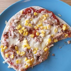 Super easy tortilla pizza A picture of Super easy tortilla pizza.