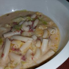 A picture of Simple Creamy Macaroni Soup (Sopas).
