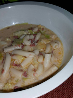 A picture of Simple Creamy Macaroni Soup (Sopas).