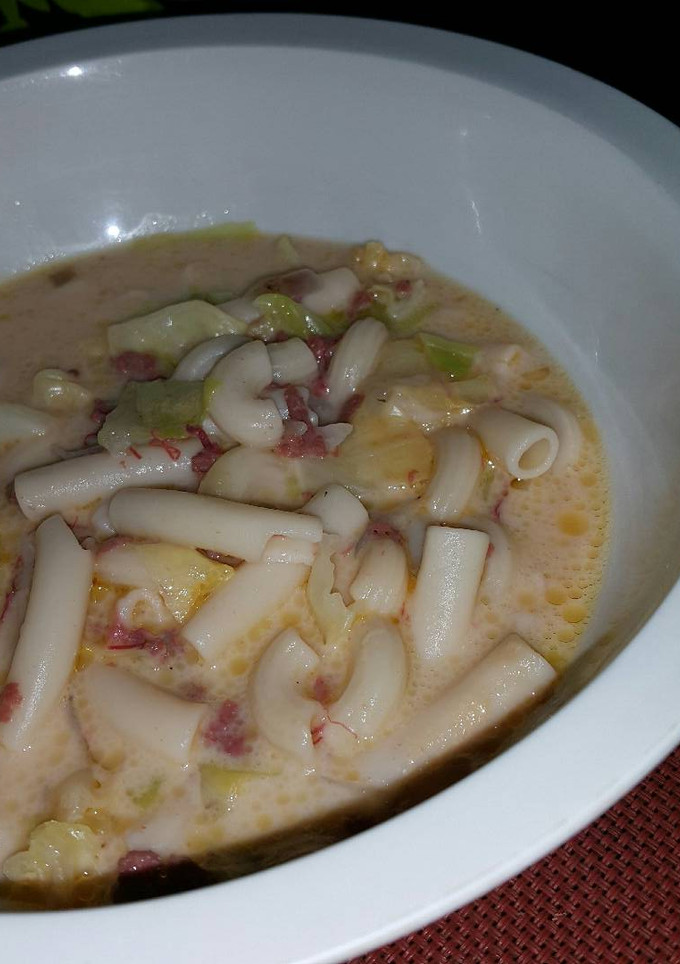 A picture of Simple Creamy Macaroni Soup (Sopas).
