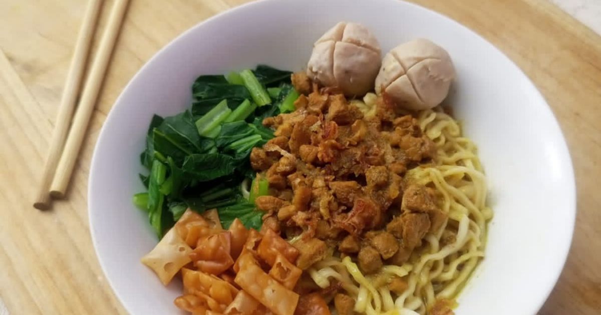 Semur ayam toping mie ayam
