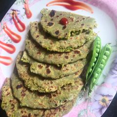A picture of Matar paratha.