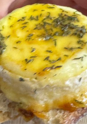 Une photo de Chèvre rôti aux herbes et au miel