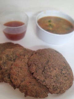 ज्वार मेथी कचौड़ी (jowar methi kachodi recipe in Hindi) रेसिपी मुख्य फोटो