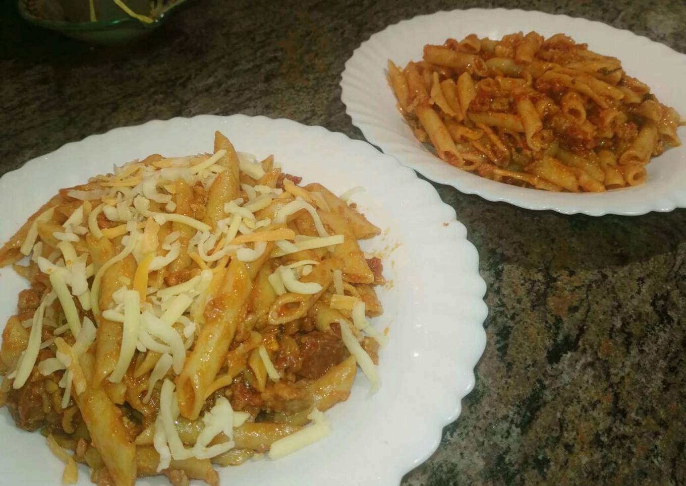 Pasta con chorizo y carne picada