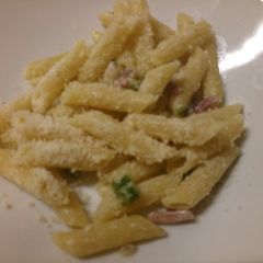 A picture of Pasta with asparagus and speck.
