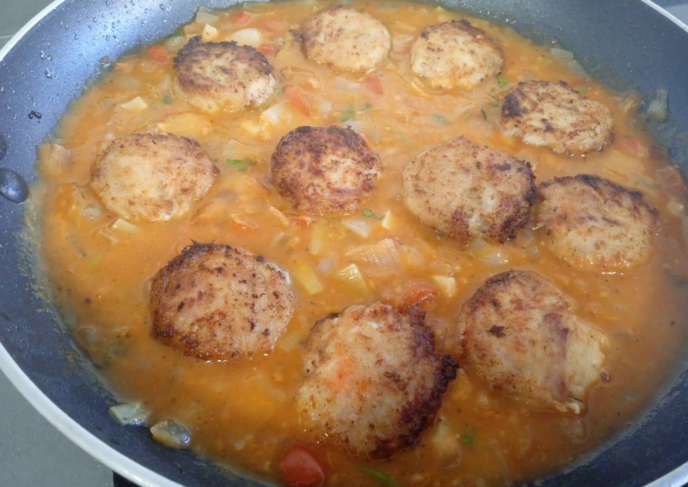 Albóndigas de cocido en salsa de tomate