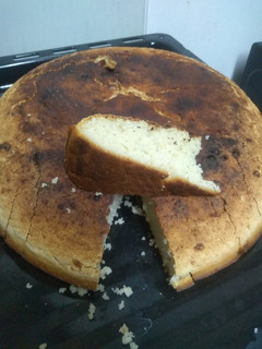 A picture of Mkate wa sinia/mkate wa kumimina/ Rice bread.