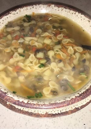 Una foto de Sopa vegana de verduras con fideos