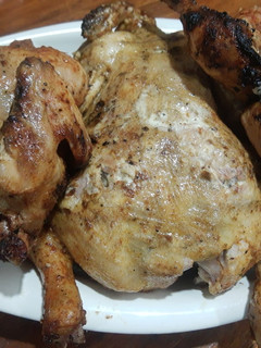 Una foto de Pollos entero asados al carbón