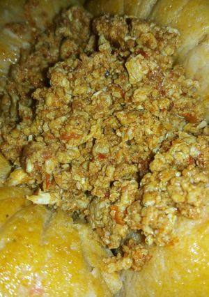 A picture of Alala with egg souce 😋.