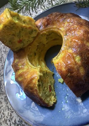 Une photo de Tajine 🏺🌶️🥚🌿tunisien aux 🥔 pomme de terre