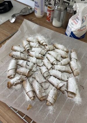 Фото Рогалики с шоколадом (без яиц и молочных продуктов).