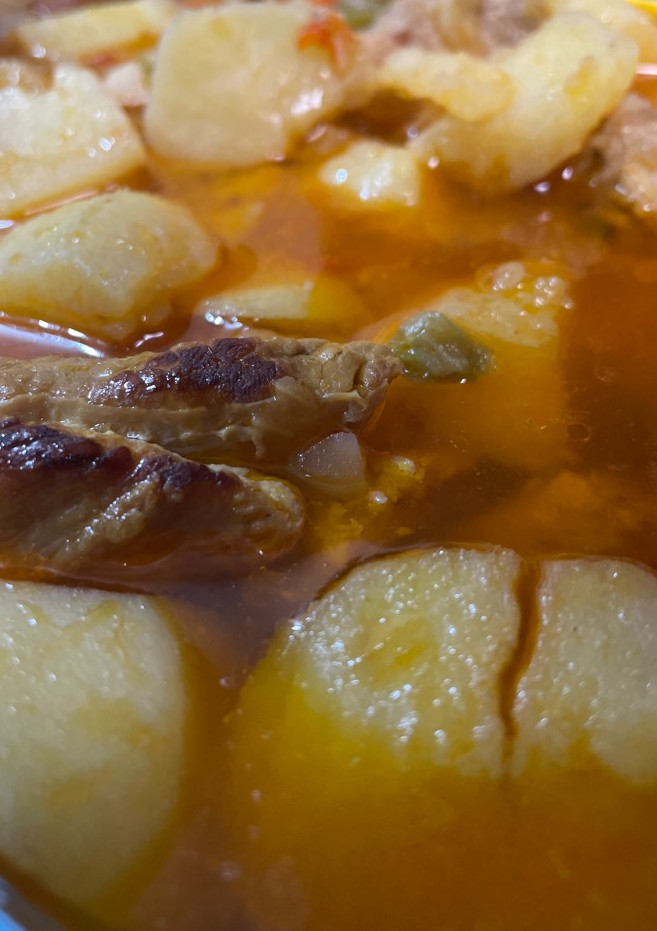 Una foto de Patatas con costillas. Olla GM