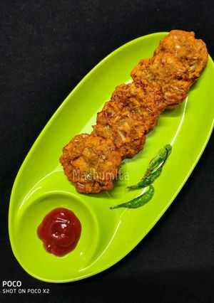 A picture of Banana Flowers and Masoor Dal Vada.