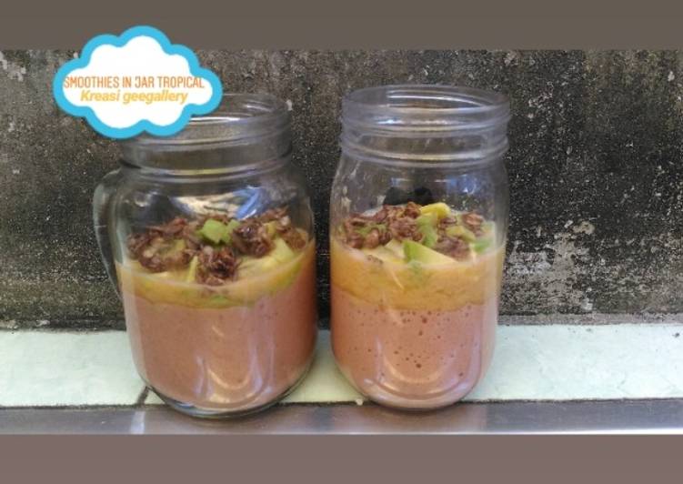 45. Smoothies in jar tropical