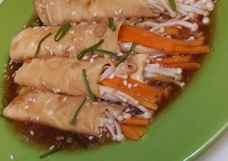 Bagaimana Membuat Kembang tahu roll isi jamur enoki sma wortel, Bisa Manjain Lidah