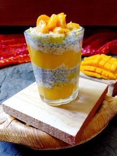 મેંગો ચિયા પુડિંગ (Mango Chia Pudding Recipe In Gujarati) રેસીપી મુખ્ય ફોટો