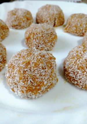 Una foto de Trufas de nuez y coco sin gluten 🥥