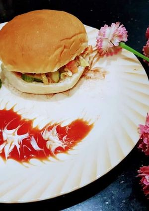 A picture of Chicken Vegetables Burger.