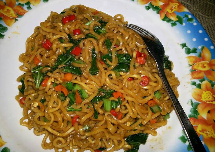 Cara Gampang Menyiapkan mie goreng wuzzz, Bisa Manjain Lidah