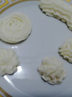 صورة لوصفة كريمة الزبدة لتزيين الكيك