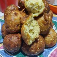 A picture of Cekodok Pisang.