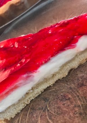 Una foto de Tarta de frutillas 🍓