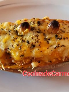 Una foto de Boniato gratinado, relleno con frutos secos