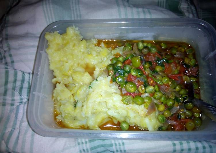 My Daughter love Mashed potatoes with garden peas curry