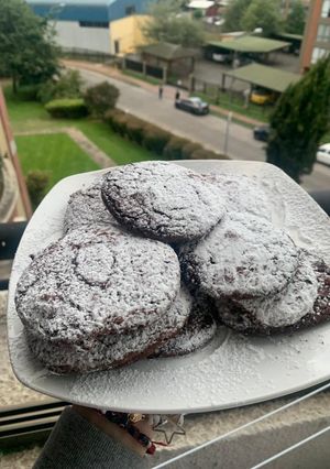 Una foto de Galletones de brownie azucarados