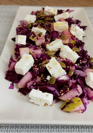 Foto principal de Ensalada de lombarda y queso feta