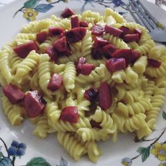 A picture of Velveeta Mac w/ Fried Smoked Sausage.
