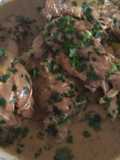 Alas de pavo en salsa de cebolla