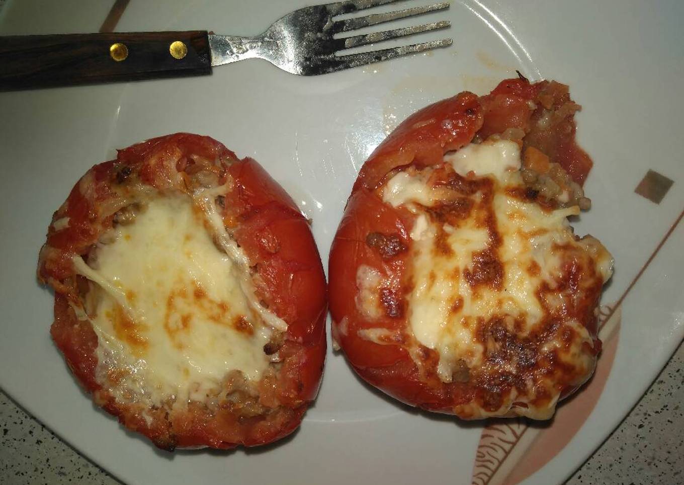Tomates rellenos de carne picada