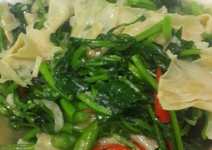 Tumis selada air & kembang tahu