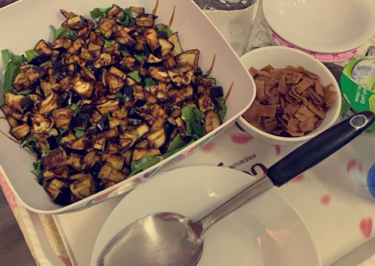 سلطة الباذنجان المقلي اللذيذه