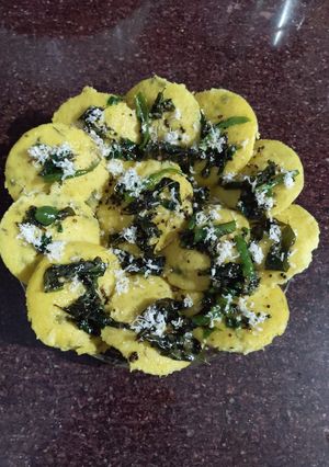 A picture of Idli dhokla.