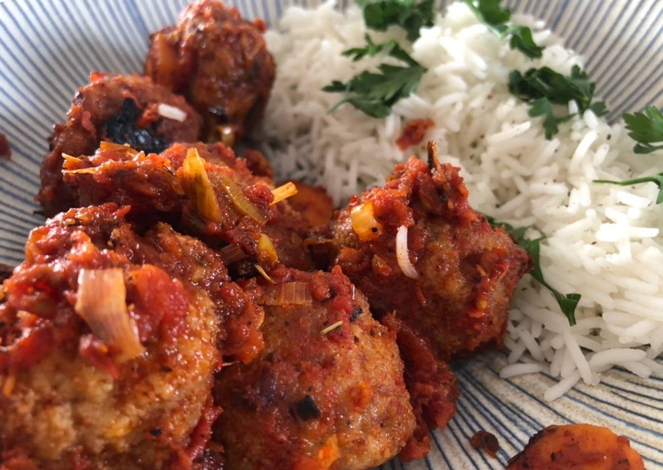 Albóndigas de sepia con tomate