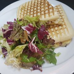 A picture of Halloumi sandwich.