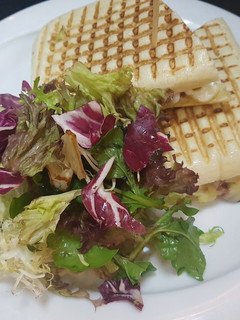 A picture of Halloumi sandwich.